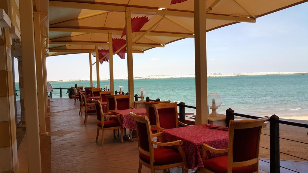 Tio Sea Resort Al Khor Kültér fotó A restaurant in Al-Shaqra