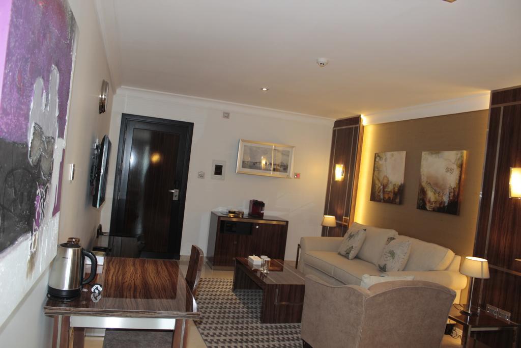 Tio Sea Resort Al Khor Kültér fotó A suite at the hotel