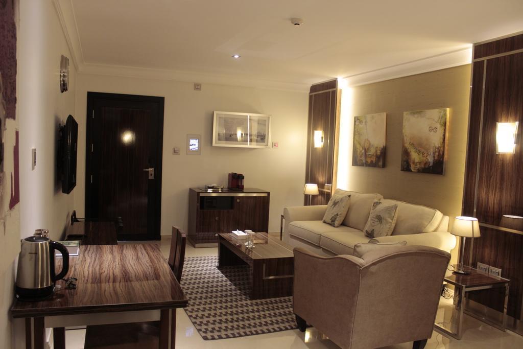 Tio Sea Resort Al Khor Kültér fotó A living room in a typical apartment