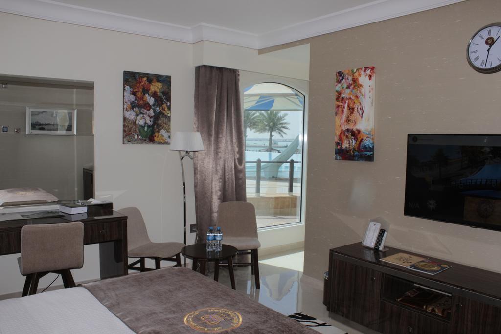 Tio Sea Resort Al Khor Kültér fotó A suite at the hotel
