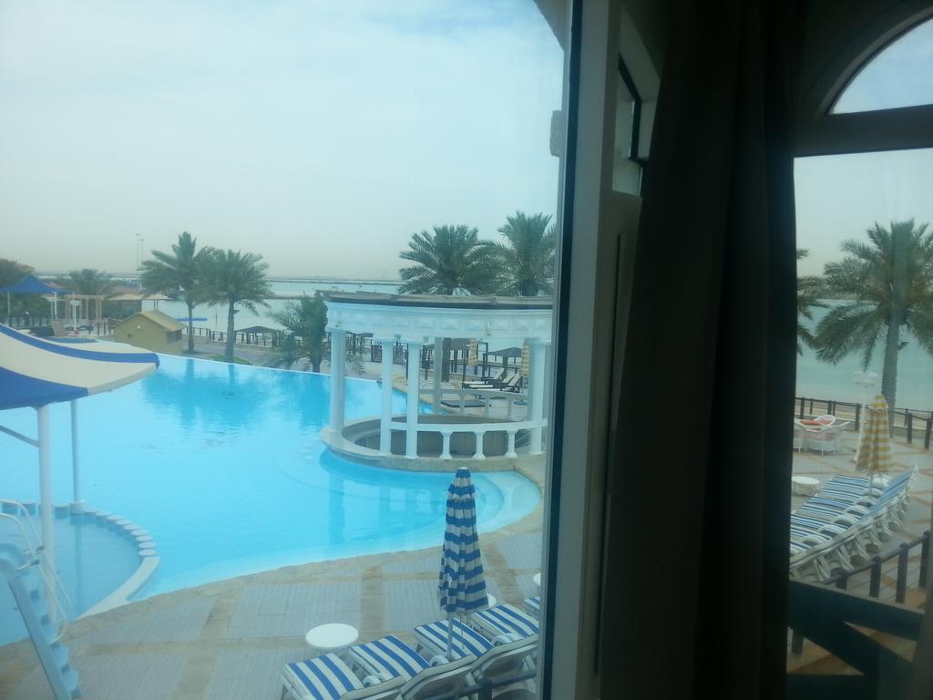 Tio Sea Resort Al Khor Kültér fotó View of the pool at the Al Khobar Hilton