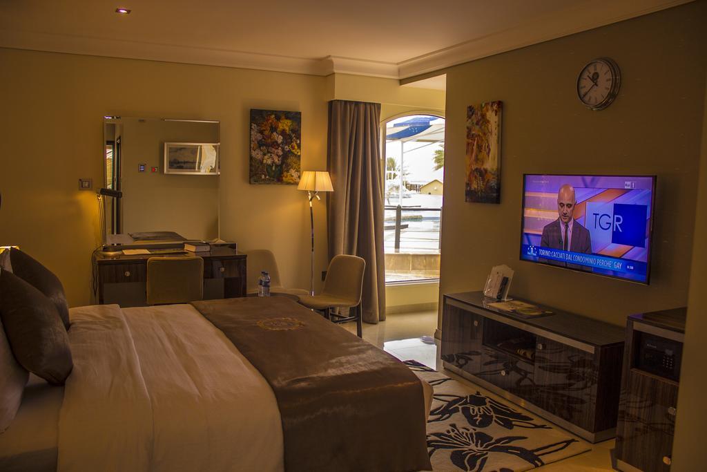 Tio Sea Resort Al Khor Kültér fotó A room at the hotel