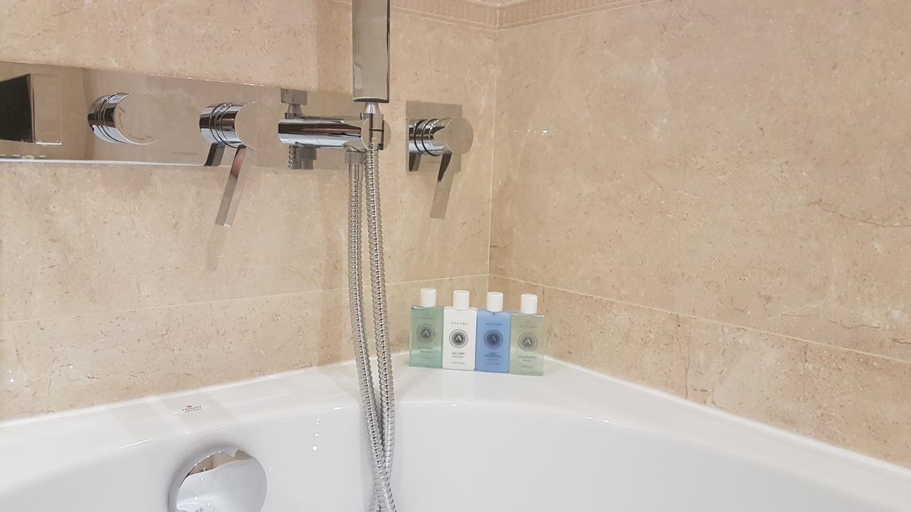 Tio Sea Resort Al Khor Kültér fotó A shower hose