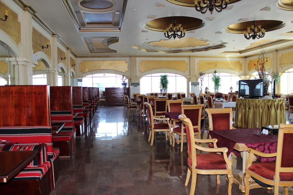 Tio Sea Resort Al Khor Kültér fotó The restaurant