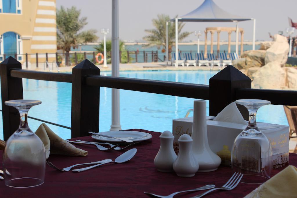 Tio Sea Resort Al Khor Kültér fotó The pool at the hotel